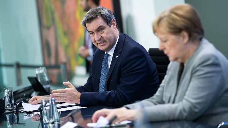 Markus Söder kam bei der Pressekonferenz auf 11, die Kanzlerin auf 10 Minuten Redezeit.