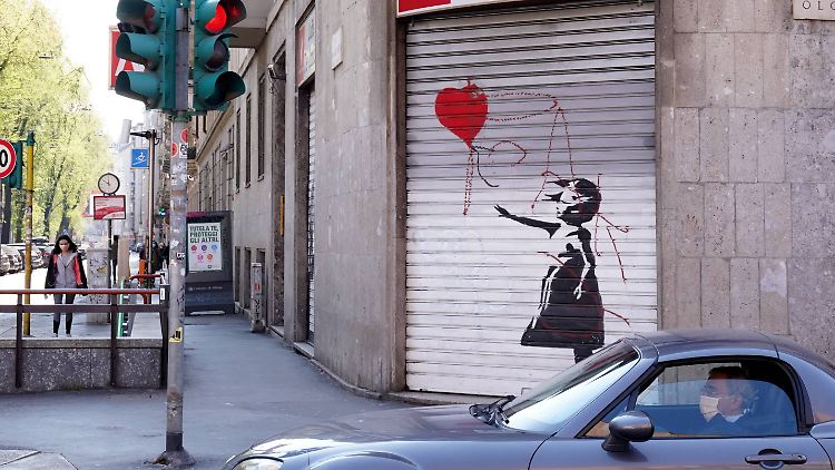 Für Kunstwerke wie dieses in Mailand ist Banksy berühmt.