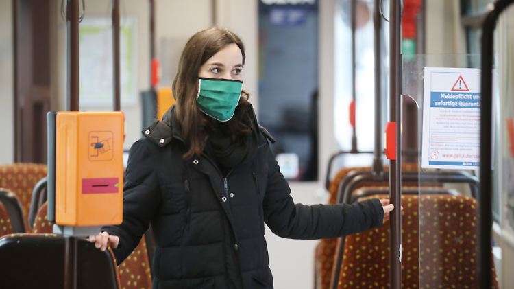 Die Bürger lassen sich auf die Schutzmaßnahmen gegen das Coronavirus ein.