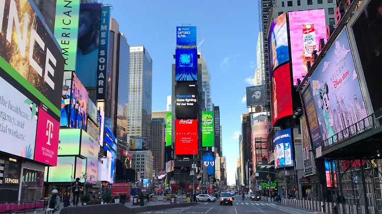 Die leeren Straßen in New York City ziehen immer mehr Raser an - die Zahl der Verkehrsunfälle hat drastisch zugenommen.