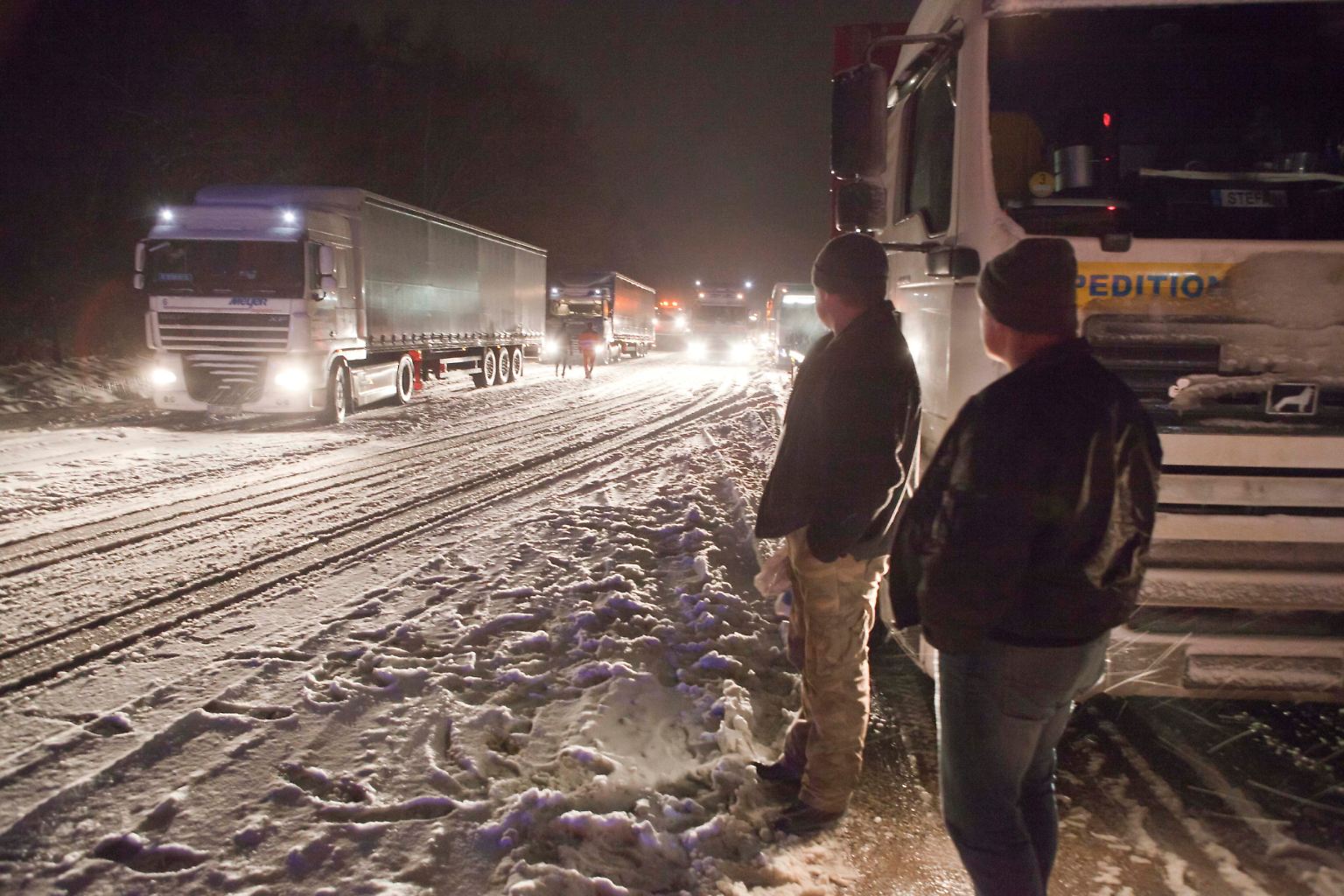Deutschland versinkt im Schnee.
