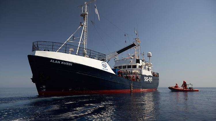 Der Streit um das Rettungsschiff "Alan Kurdi" und die Flüchtlinge an Bord schwelt auch deswegen weiter, weil es keine Regeln zur Verteilung der Flüchtlinge in Europa gibt.