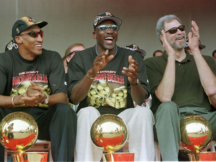 Sie prägten die Bulls-Dynastie: Scottie Pippen, Michael Jordan und Coach Phil Jackson.
