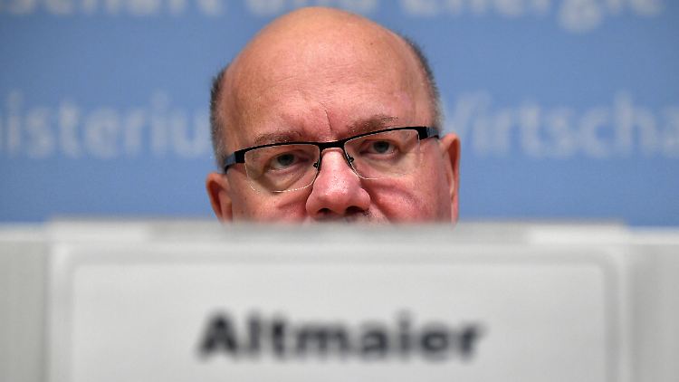 Altmaier will Maskenproduzenten mit garantierten Abnahmen locken. 