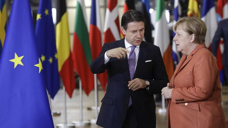 Merkel mit Italiens Regierungschef Conte bei einem Treffen im vergangenen Dezember in Brüssel.