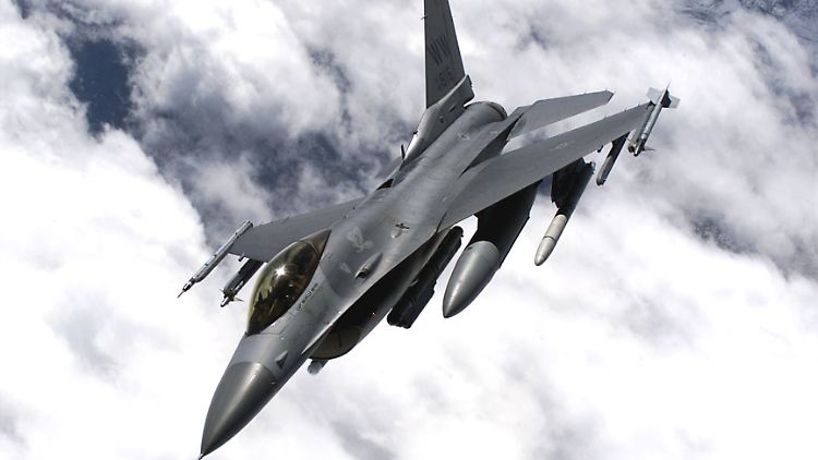 Die F16 mag Michel Pont am liebsten. Auch von ihr steht ein Exemplar in seiner Ausstellung.