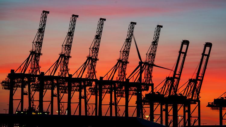 Die Wirtschaft bekommt die Corona-Einschränkungen massiv zu spüren - die Bundesbank erwartet eine schwere Rezession.