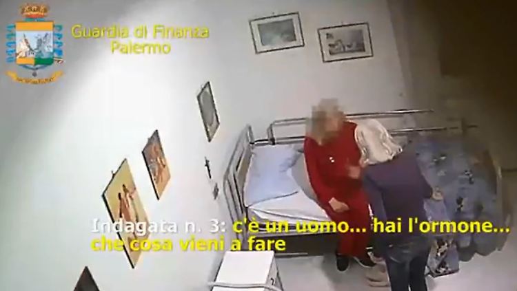 Videomaterial der italienischen Finanzermittler zeigt die Misshandlungen in dem Altenheim.