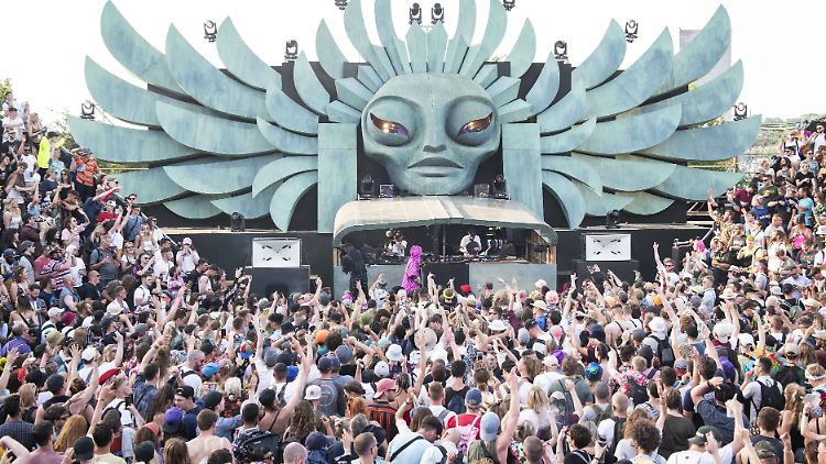 Im vergangenen Jahr traten die Foreign Beggars noch beim Glastonbury Festival auf.