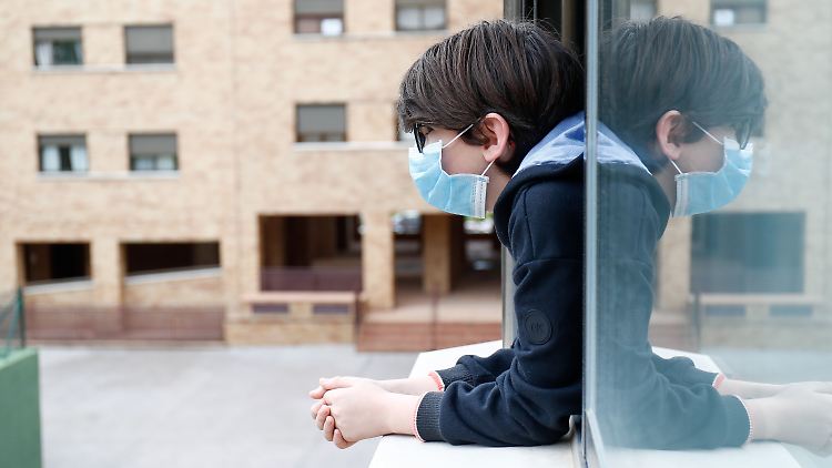 Zwar verläuft eine Corona-Infektion bei Kindern zumeist milde, es wird aber befürchtet, dass sie ältere Menschen anstecken können.