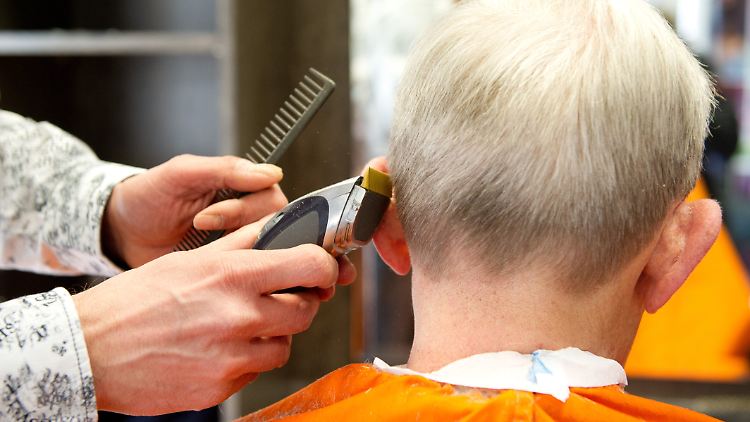 Frsieure kommen ihren Kunden besonders nahe: Sie sollen deshalb nach der Wiedereröffnung ihrer Läden bestimmte Hygeineregeln einhalten.