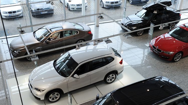 Um die in der Corona-Krise abgestürzte Nachfrage anzukurbeln, fordert die deutsche Autoindustrie staatliche Prämien für den Neuwagen-Kauf.