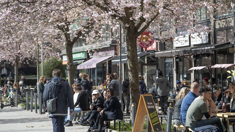 So gut besuchte Einkaufsstraßen und Cafés wie in Stockholm sieht mal weltweit derzeit nicht oft.