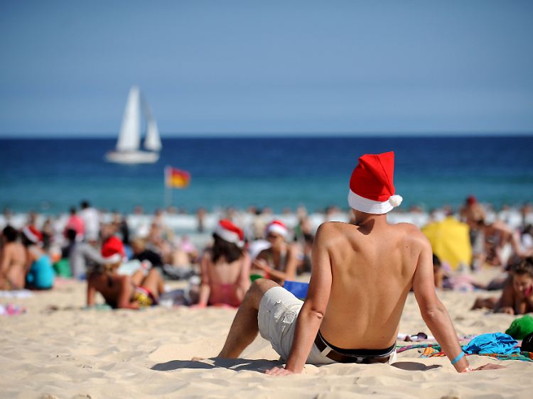 Für viele ein reizvoller Gedanke: Weihnachten am Strand (hier Bondi Beach) ...