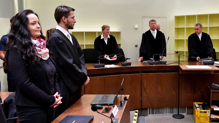 Beate Zschäpe war als Mittäterin an den zehn Morden, zwei Bombenanschlägen und mehr als einem Dutzend Überfällen verurteilt worden.