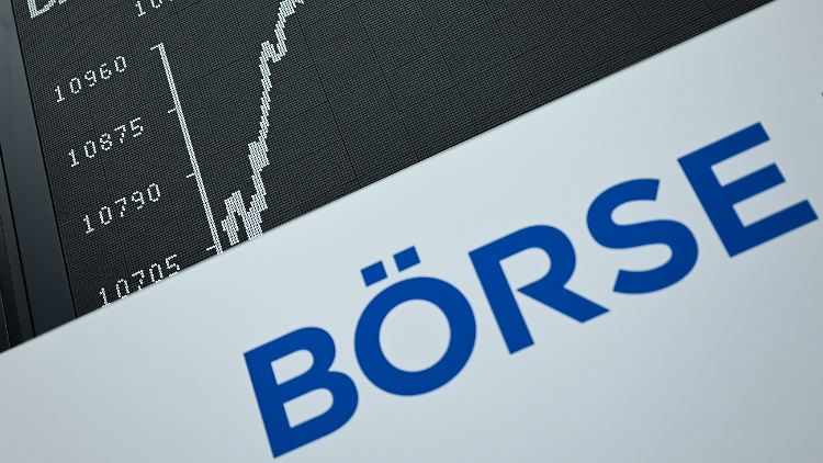 "Der Dax stößt die Tür nach oben auf", kommentiert Jochen Stanzl von CMC Markets.
