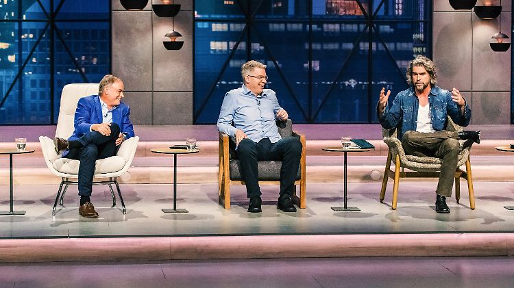 Für Frank Thelen (m.) war das die letzte Sendung. Für Georg Kofler (l.) und Nils Glagau geht es nach der Sommerpause weiter.