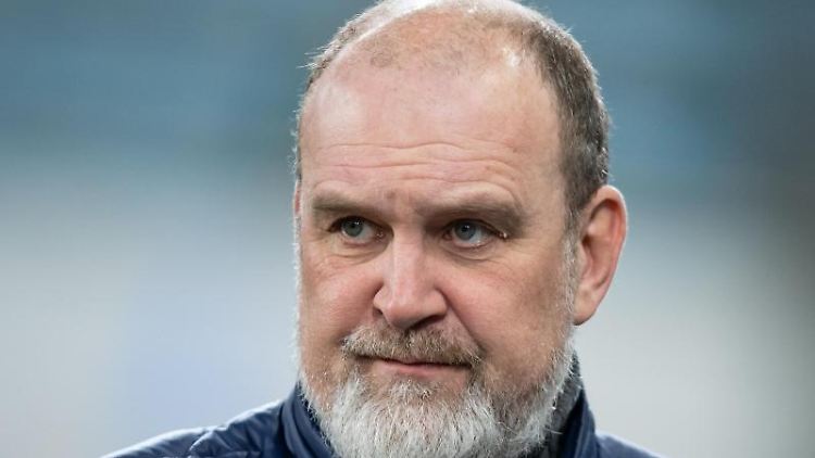 Jörg Schmadtke ist einigermaßen fassungslos über die Uefa-Vorgaben.
