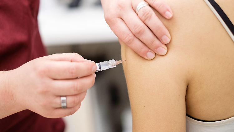 Die verbesserte Variante eines rund 100 Jahre alten Tuberkulose-Impfstoffs könnte das Immunsystem fit für den Kampf gegen das Coronavirus machen.
