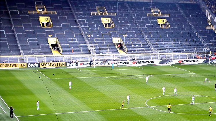 Mehr Spieler als Zuschauer.