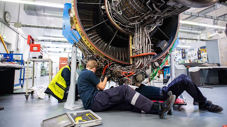 Kurzarbeit betrifft aktuell viele Arbeitnehmer - etwa auch bei der Lufthansa Technik.