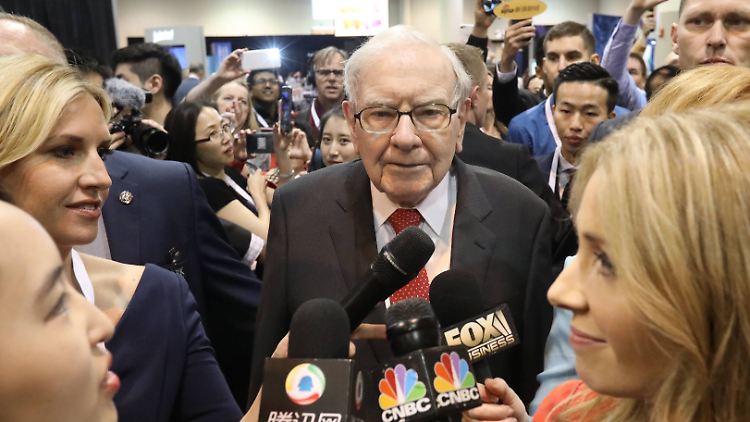 Star der Investoren: Warren Buffett bei der Hauptversammlung von Berkshire Hathaway im vergangenen Jahr. 