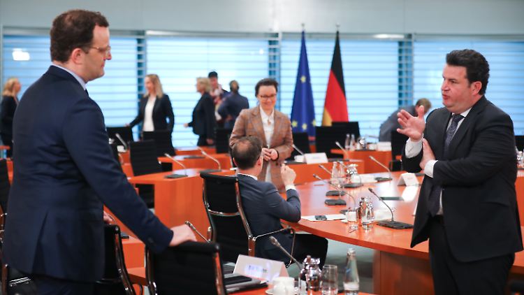 Spahn und Heil bringen fix noch einen höheren Mindestlohn für die Altenpflege auf den Weg - sonst aber knirscht es in der GroKo.