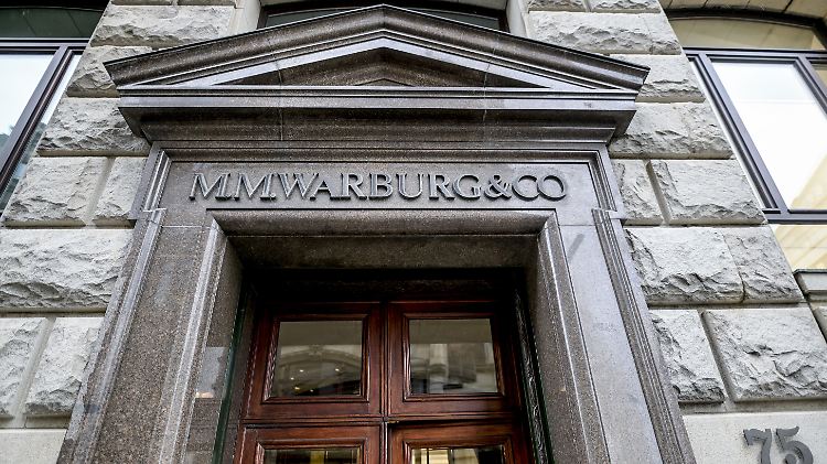 "Das Urteil bleibt ohne wirtschaftliche Auswirkungen für die Warburg Bank, denn schon im Jahr 2020 hat sie alle von den Steuerbehörden wegen der sogenannten Cum-Ex-Geschäfte gegen sie geltend gemachten Steuerforderungen beglichen", teilte das Geldhaus mit.