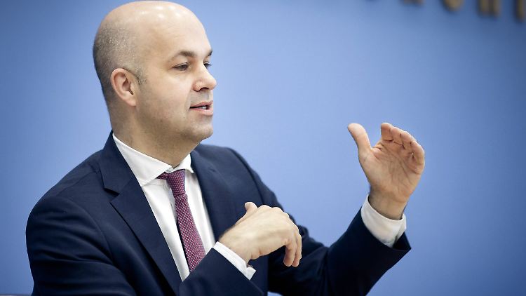 DIW-Chef Fratzscher rechnet mit einem U-förmigen Verlauf der Krise.