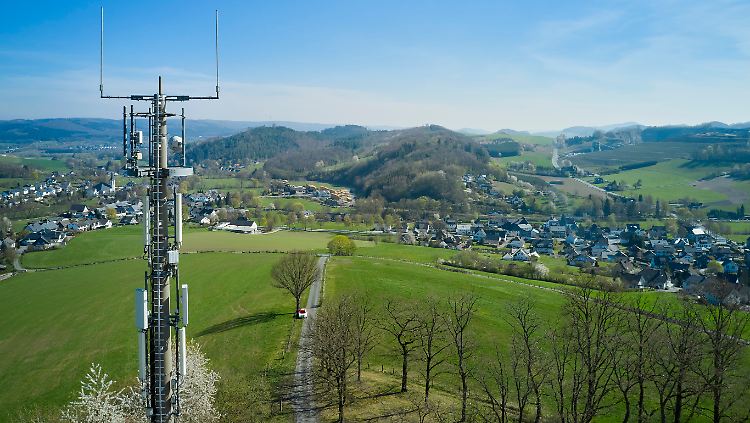 Eine der neuen 700-Megahertz-Sendemasten bei Berge im Hochsauerlandkreis.