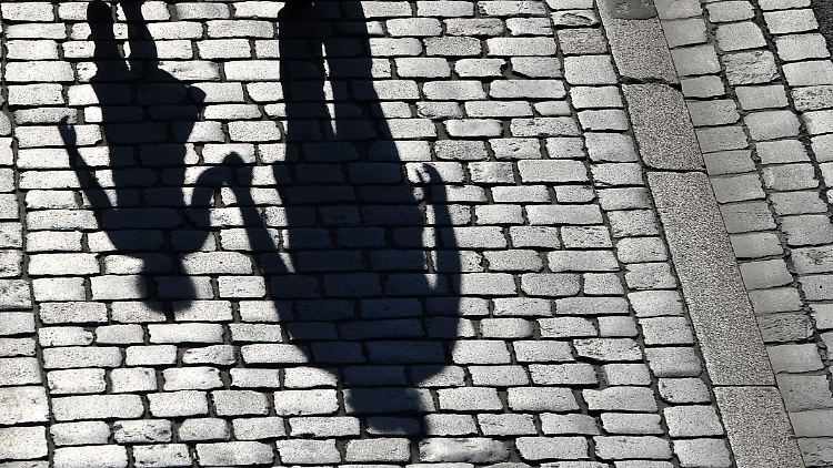 Ohne Kinderbetreuung in Kita und Schule können viele Alleinerziehende ihrem Beruf nicht mehr nachgehen.