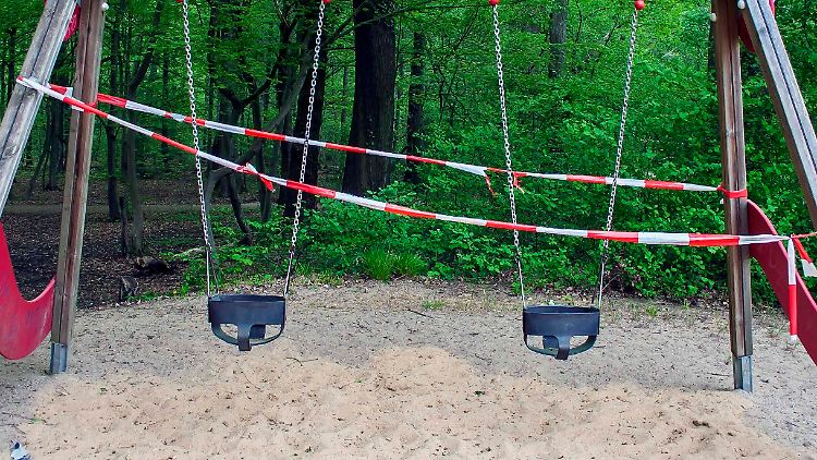 Unter gesperrten Spielplätzen leiden vor allem Kinder aus Familien ohne eigenen Garten.