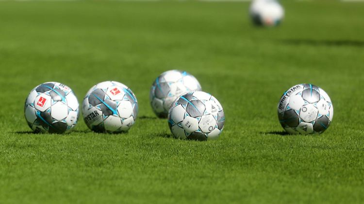 Geht es nach der DFL, rollt der Ball in der Bundesliga bald wieder.