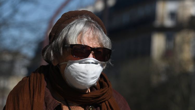 Weil es derzeit schwer ist, an FFP2- und FFP3-Masken ranzukommen, helfen sich viele Menschen mit alternativen Masken.