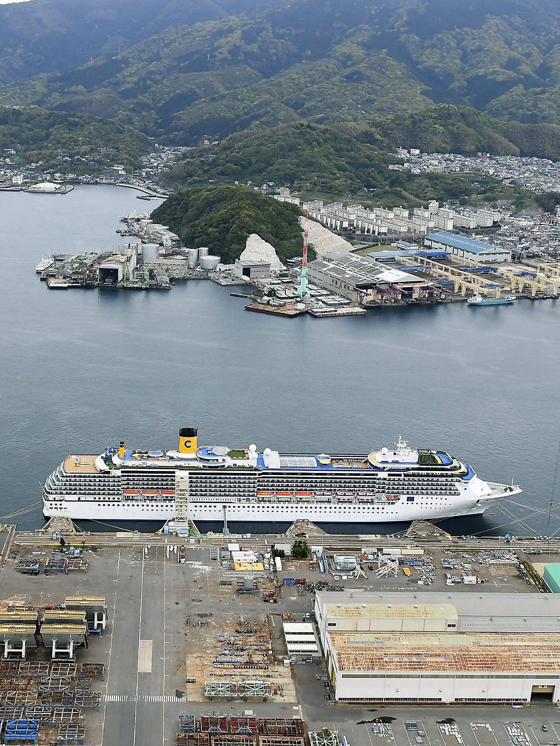 Die "Costa Atlantica" im Hafen von Nagasaki.
