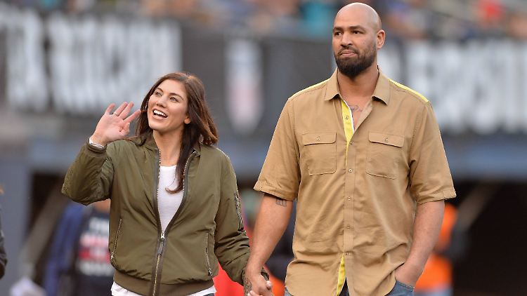 Hope Solo und Jerramy Stevens mussten sich von einem ihrer Hunde verabschieden.