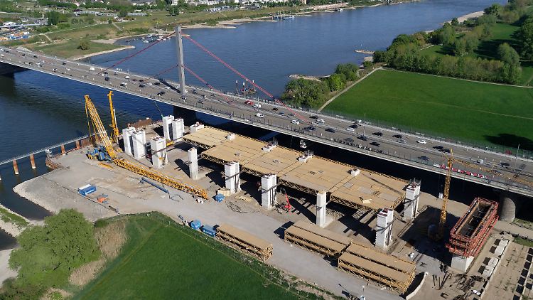 Die neue Leverkusener Rheinbrücke wird nun erste Ende 2023 fertig sein.