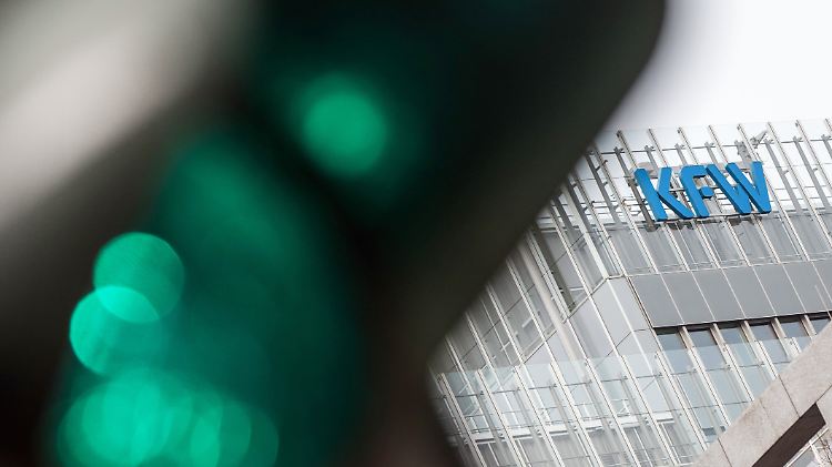 Die KfW gibt grünes Licht für rasche und unkomplizierte Hilfen, auch für kleine und mittlere Unternehmen. Doch die Hausbanken ziehen nicht in jedem Fall mit.