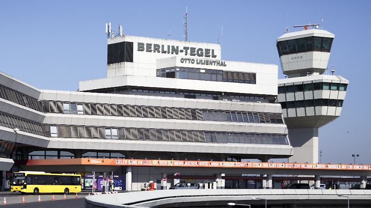 Eine Woche, nachdem der BER am 31. Oktober an den Start gegangen ist, soll der Flugbetrieb in Tegel eingestellt werden.
