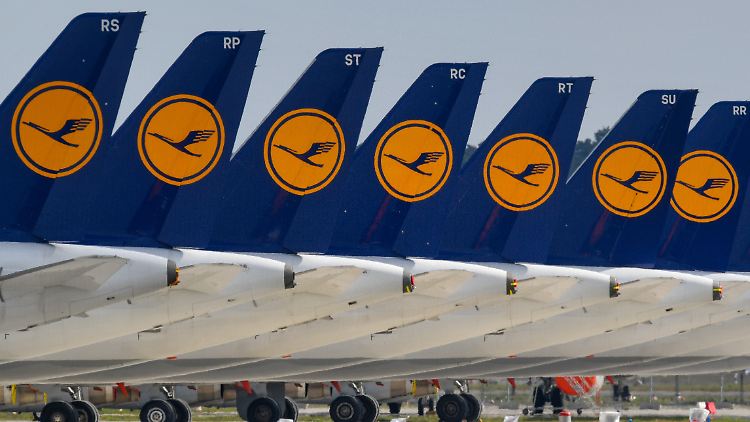 Geparkte Lufthansa-Maschinen am BER: Maximal 100 Flüge gibt es derzeit pro Woche - normalerweise sind es 3000 am Tag.
