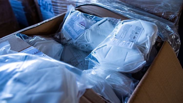 Die chinesische Regierung hat nach eigenen Angaben bislang mehr als 89 Millionen mangelhafte Atemschutzmasken aus dem Verkehr gezogen.
