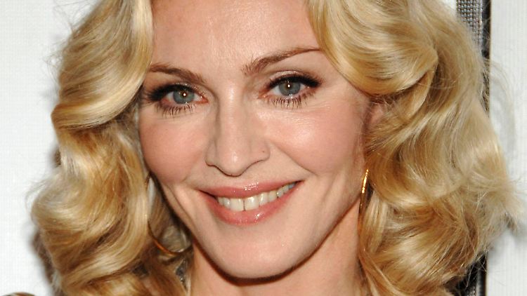 So brav sieht man Madonna bei Instagram und auf der Bühne eher nicht.