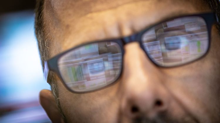 Rotglühende Warnlampen: Droht durch das Coronavirus der größte Konjunktureinbruch in der deutschen Wirtschaftsgeschichte?