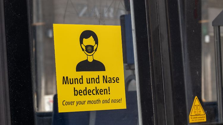 Die Münchener Verkehrsbetriebe weisen auf die Maskenpflicht hin.
