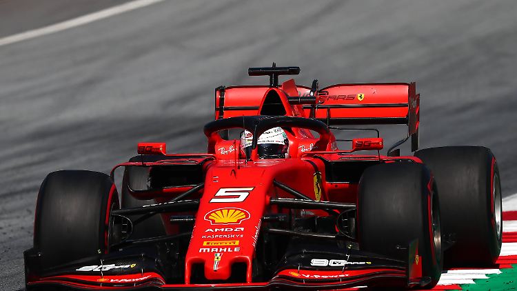 Nach den Plänen der Formel 1 wird man Sebastian Vettel ab Juli wieder auf der Rennstrecke sehen - und am Ende der Saison auch wieder vor Zuschauern.