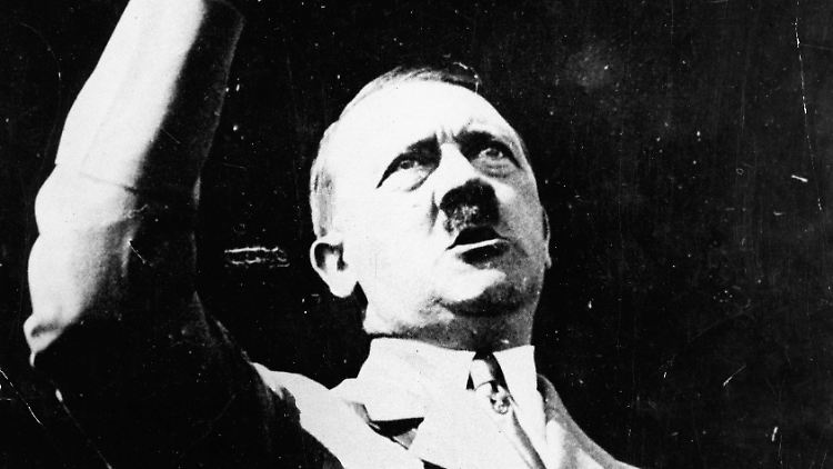 So wie sein Vater eignete sich Adolf Hitler seine Bildung selbst an und überschätzte sich selbst maßlos.