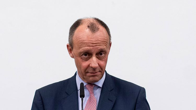 Friedrich Merz war selbst an Covid-19 erkrankt. Hier spricht er bei einer Ausstellungseröffnung am 10. März, fünf Tage vor seinem positiven Test.