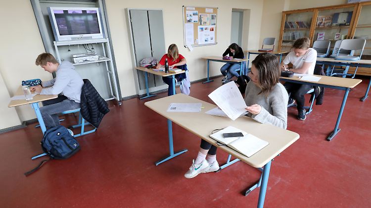 Die Kultusminister müssen ein Konzept erarbeiten, das die Schüler auch bei der Rückkehr vor der Virusausbreitung schützt.