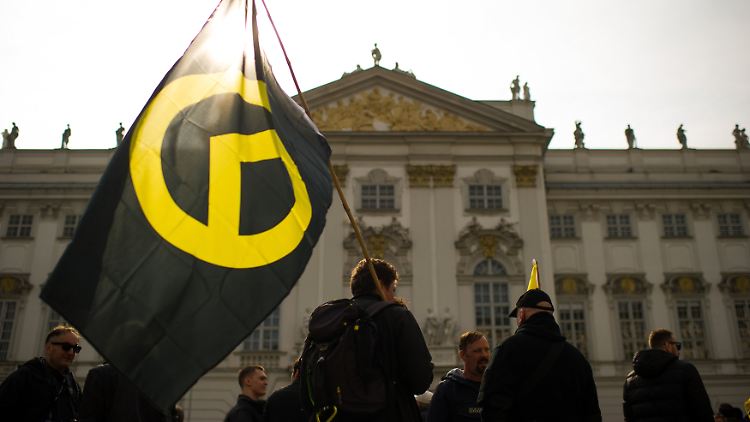 Den Identitären wird eine enge Verbindung zur AfD nachgesagt.