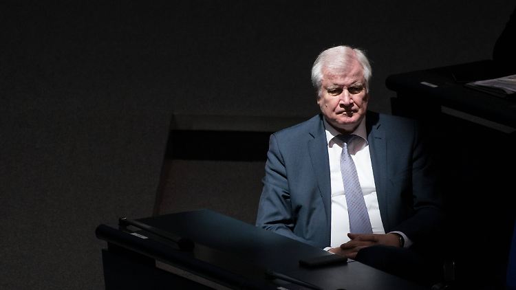Zumindest im Bundestag war Seehofer vergangene Woche zu sehen.